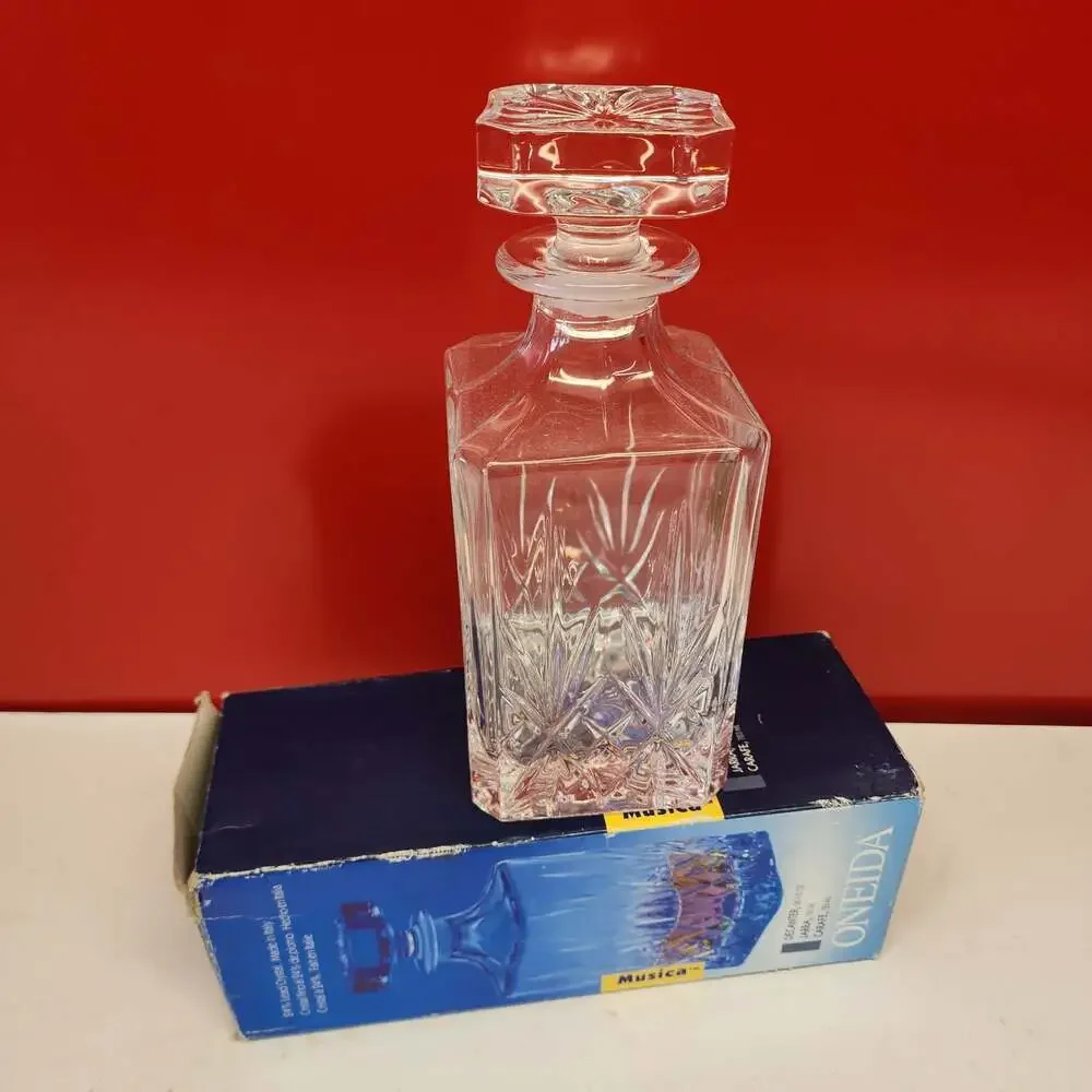 Oneida Musica 24% Lead Crystal Square Decanter with Stopper Made in Italy